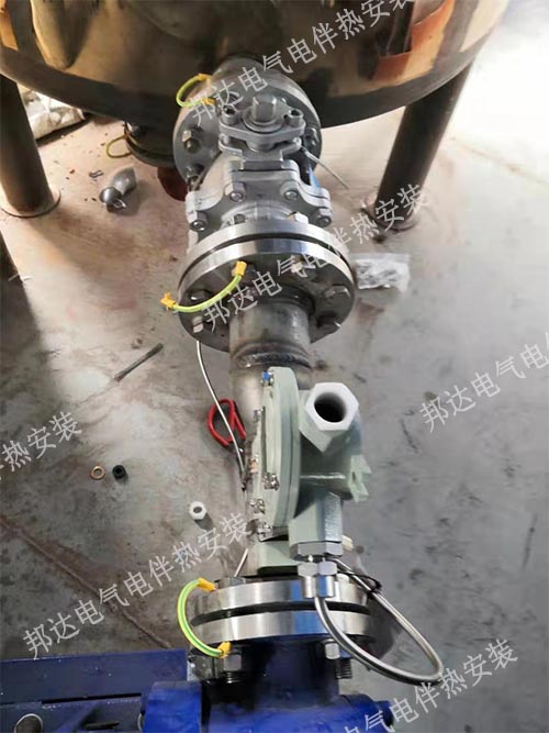 电伴热带通电安装